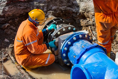 Broken Underground Water Pipe: Signs & Solutions